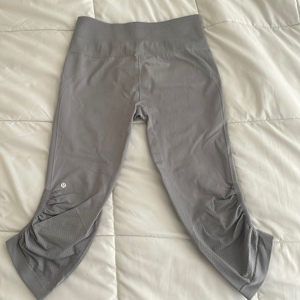 LuluLemon ebb & flow capri leggings